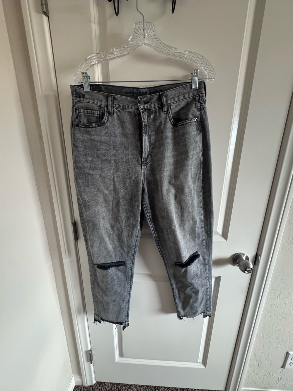 American Eagle Gray Distressed Cropped Jeans